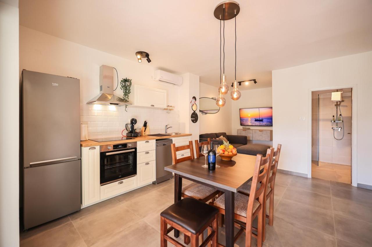 Old Road Apartment Вир Екстериор снимка