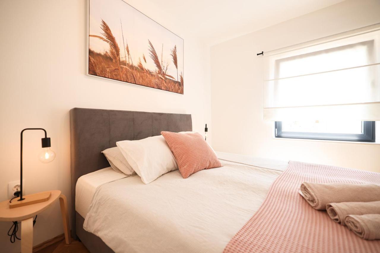 Old Road Apartment Вир Екстериор снимка