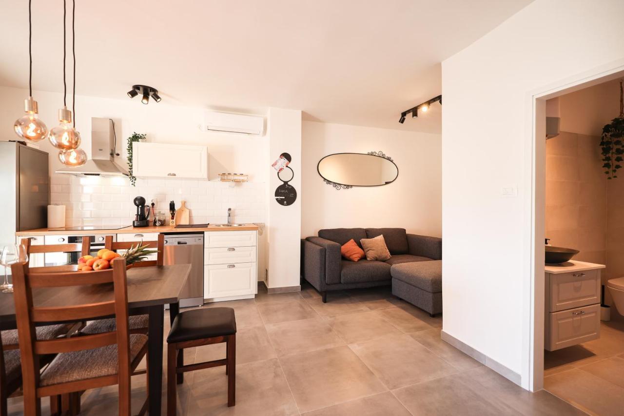 Old Road Apartment Вир Екстериор снимка