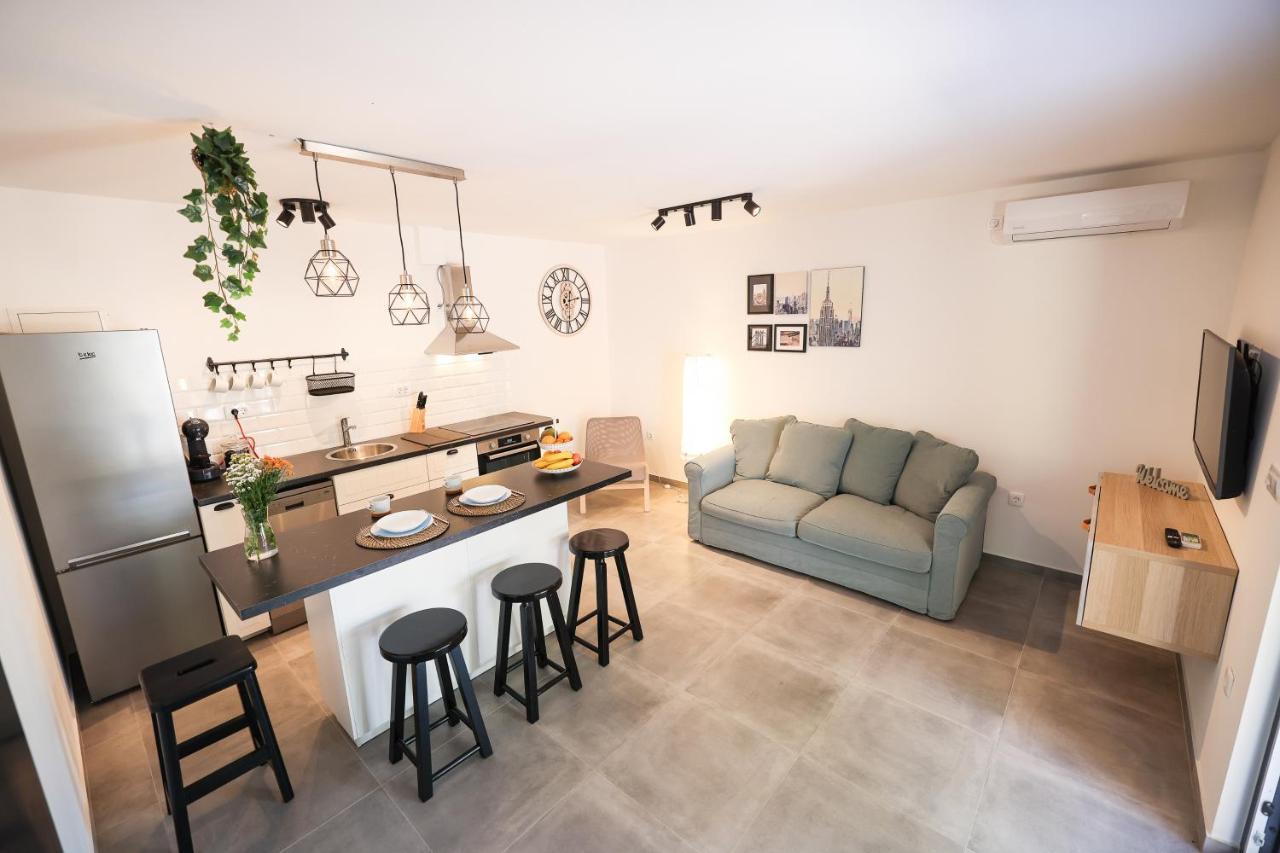 Old Road Apartment Вир Екстериор снимка