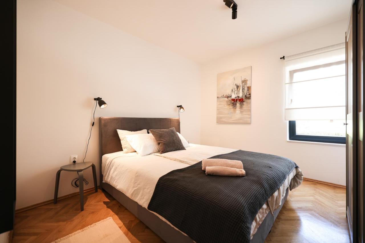 Old Road Apartment Вир Екстериор снимка